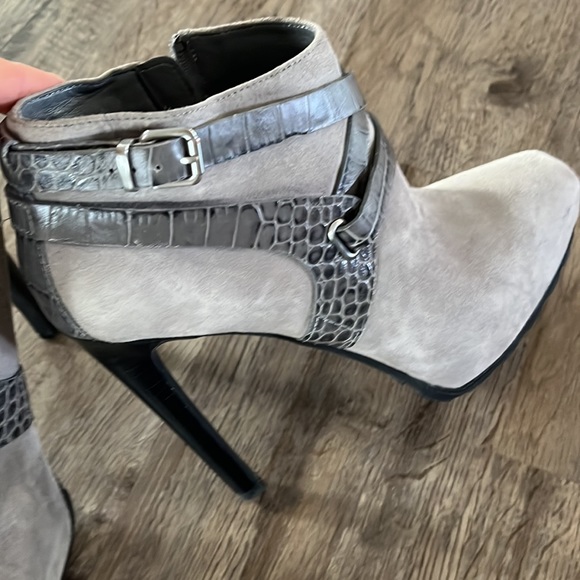 2015 Guess booties - Picture 4 of 6